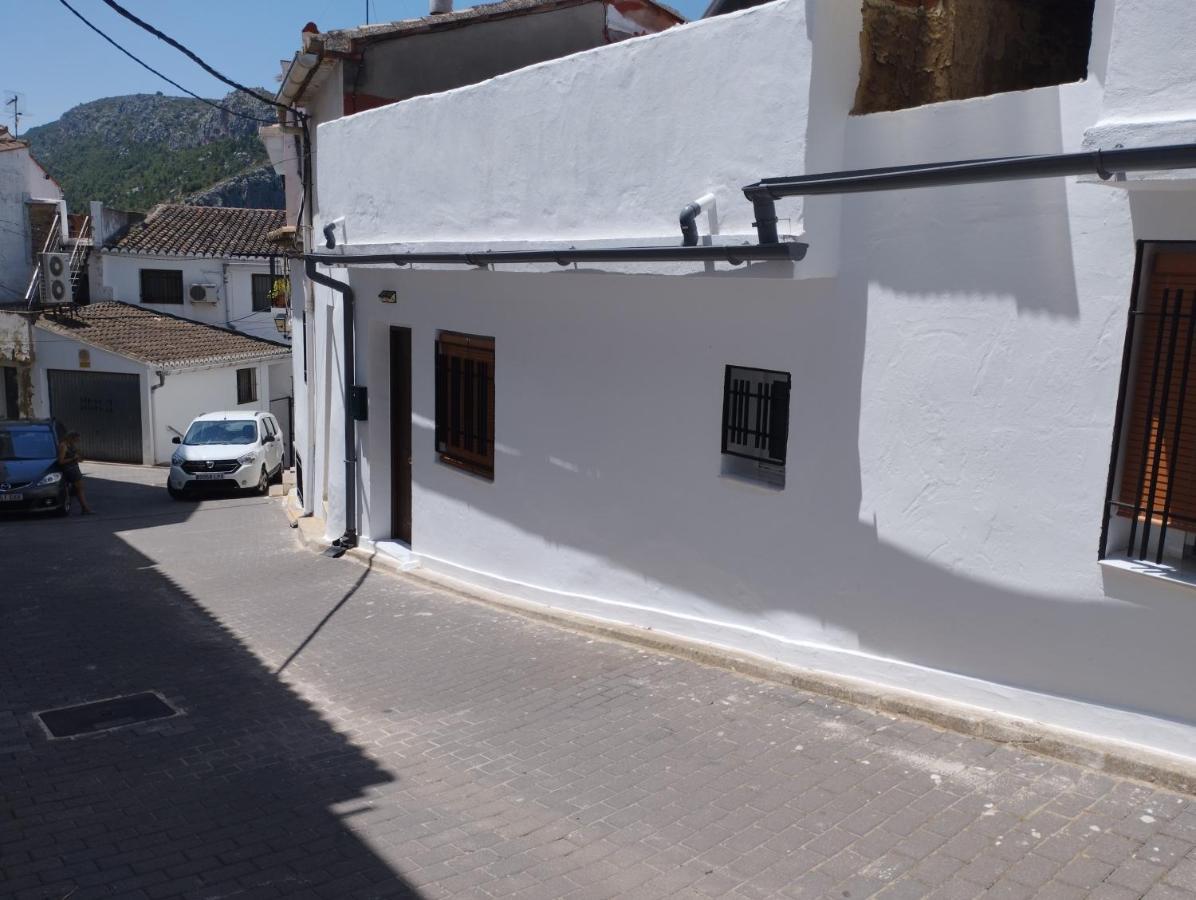 Muy Centrico La Plaza Apartment Chulilla Exterior foto